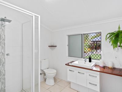 9 ZAMIA STREET, Holloways Beach