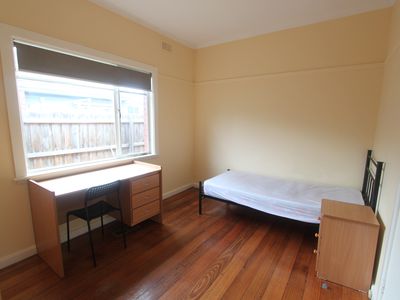 11 Beddoe Avenue, Clayton