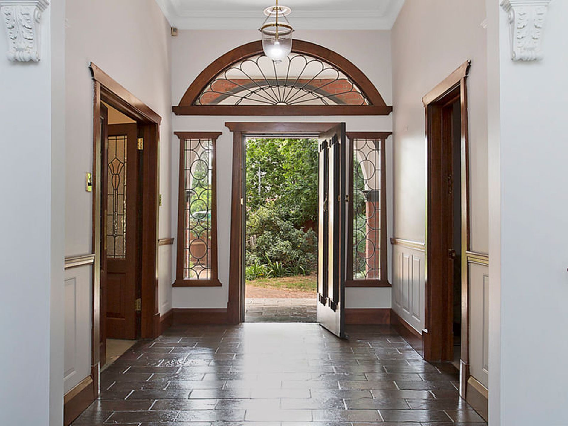 9 Cross  Road, Kingswood