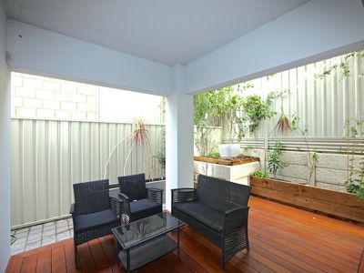 4/7 Mahlberg Avenue, Woodlands