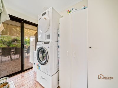 3 Myrna Way, Parkwood