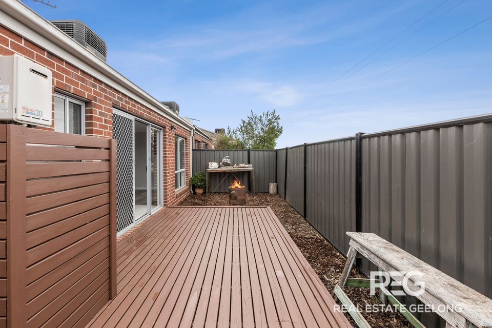 2 / 10 RAYMOND GEORGE PLACE, Lara