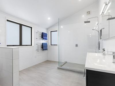 102 Chelsea View Drive, Chatswood