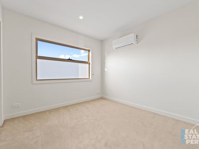 11 Tiger Way, Officer