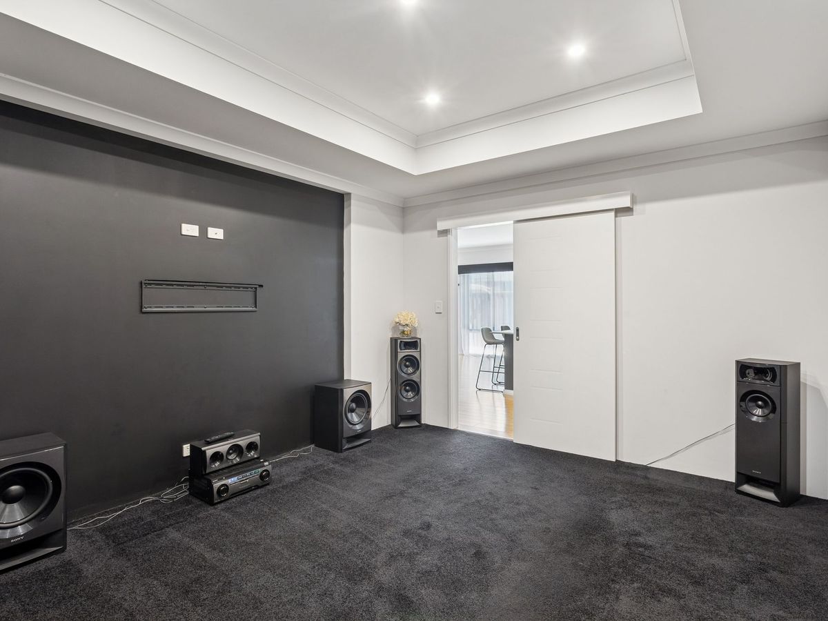 15 Palomino Promenade, The Vines