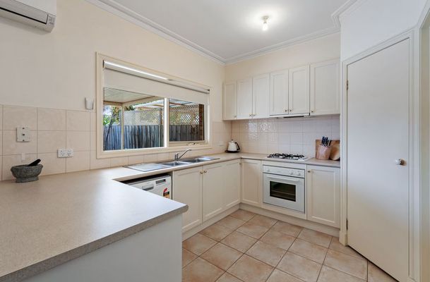 11 Klein cresent, Roxburgh Park