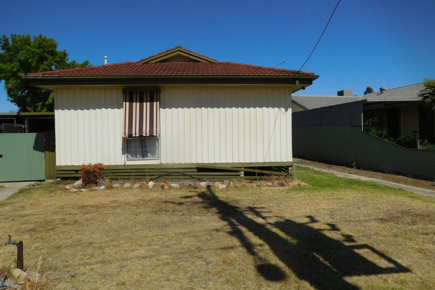 17 Felstead Avenue, Horsham