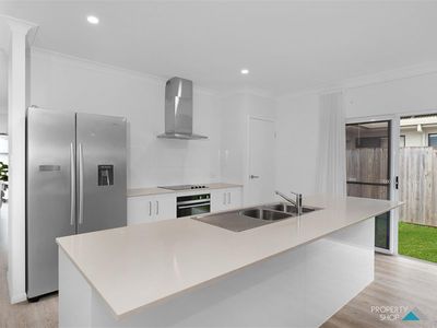 16 Porcupine Way, Mount Peter