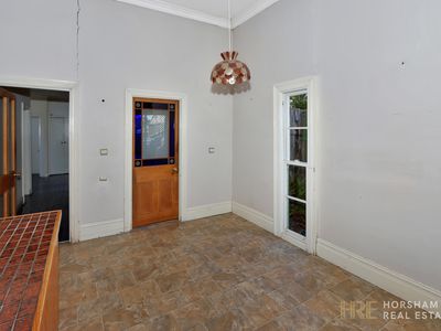 9 Henry Street, Horsham
