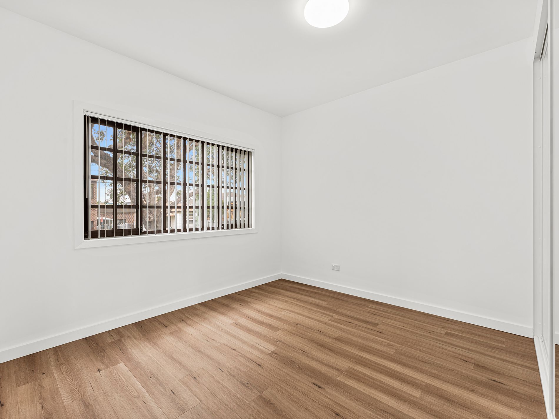 30 Lake Avenue, Cringila