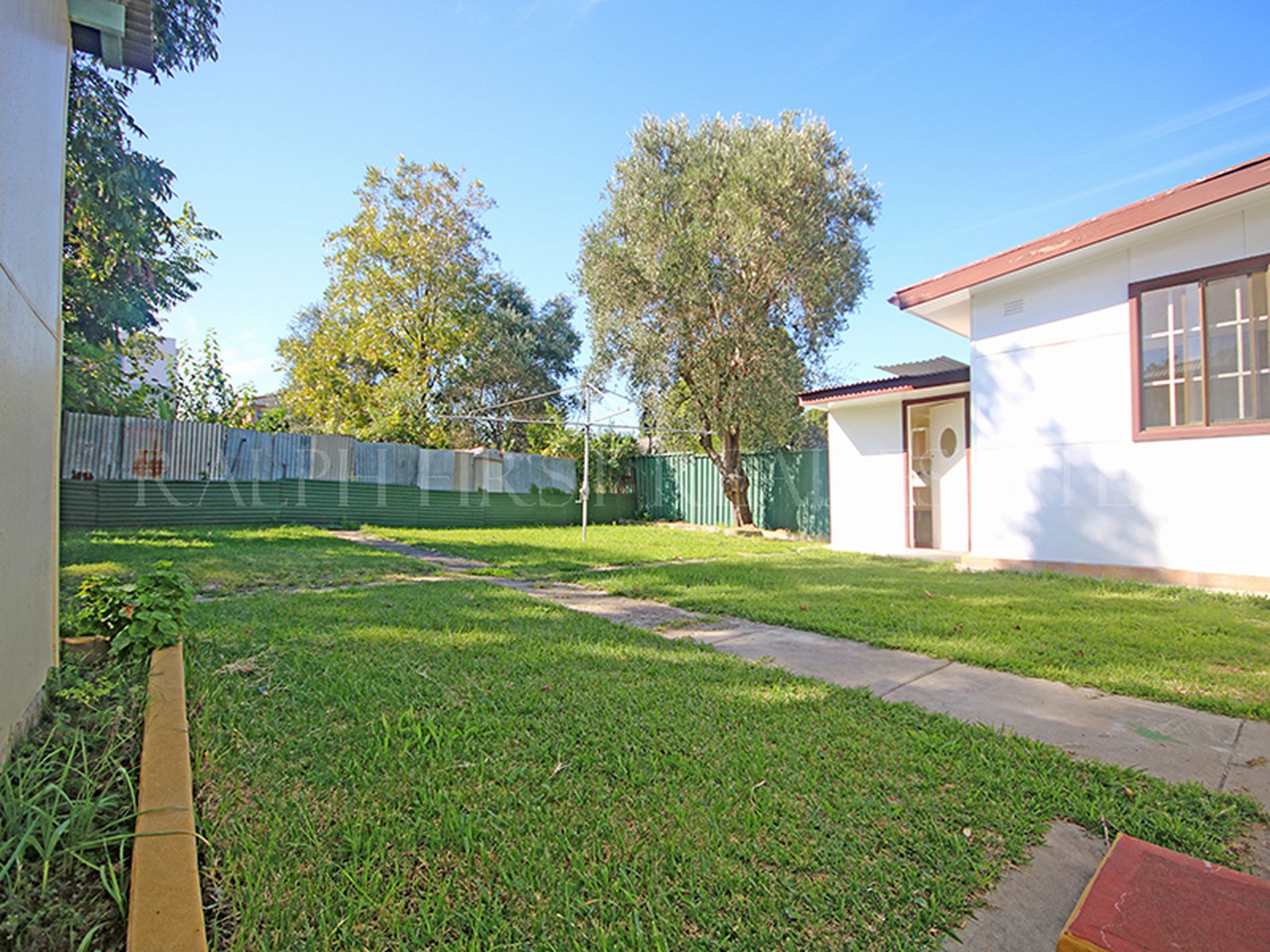 24 Dreadnought Street, Roselands