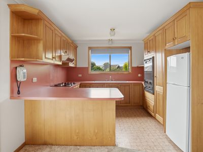 8 River Leads Drive, George Town