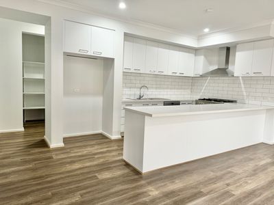 30 Camfield Crescent, Mambourin