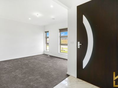 38 Bonhams Circuit, Manor Lakes