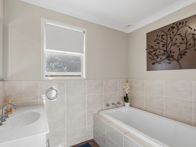 11 Mcdonald Crescent, Tamworth