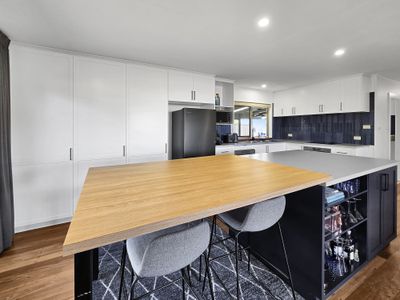 11 Phillips Avenue , Atherton
