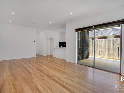 1 / 17 BIRDSWING TERRACE, Melton South