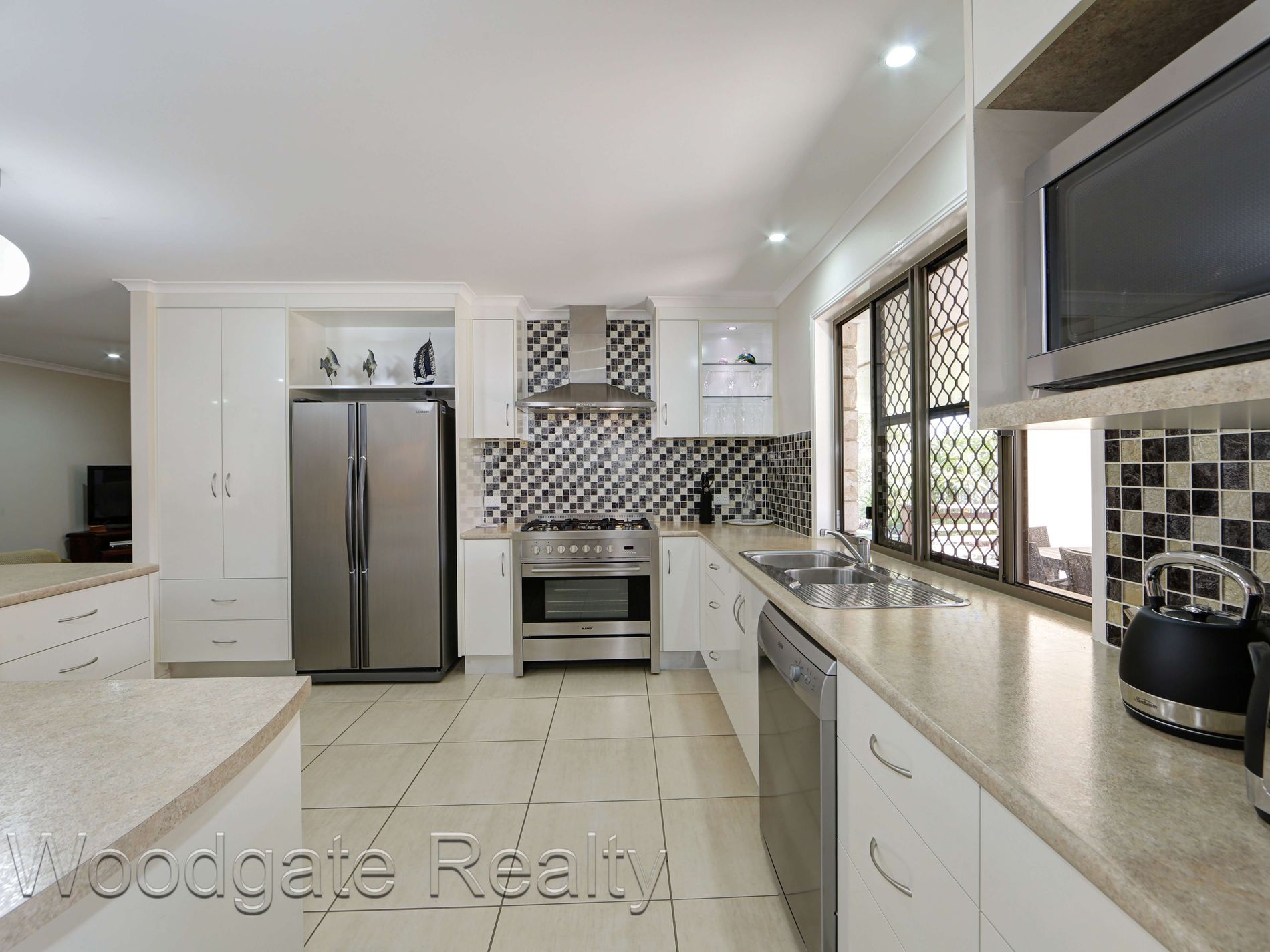 2 Honeyeater Court, Woodgate