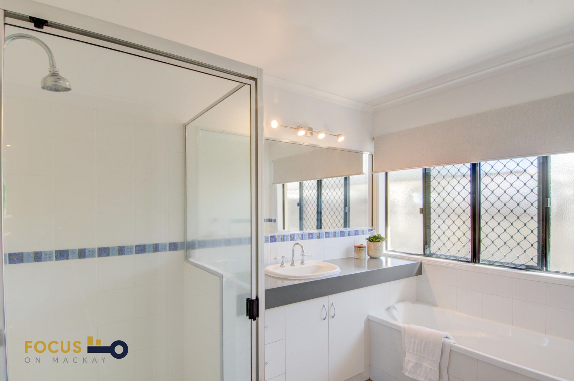 1 Kensington Court, Glenella