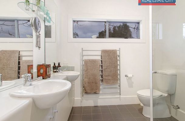 9 The Dress Circle, Oaklands Junction