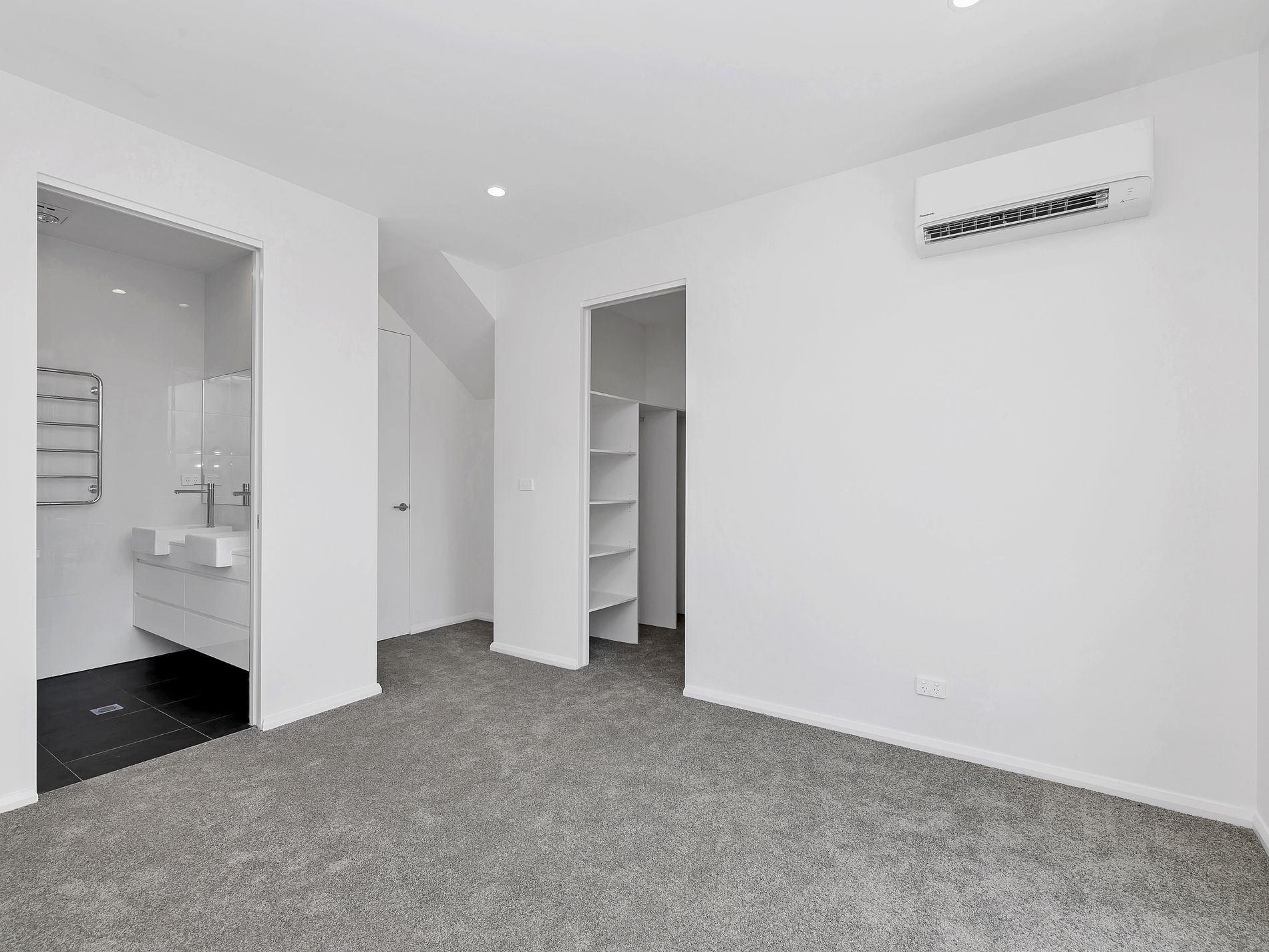 3 / 8 Aurora Close, Mawson