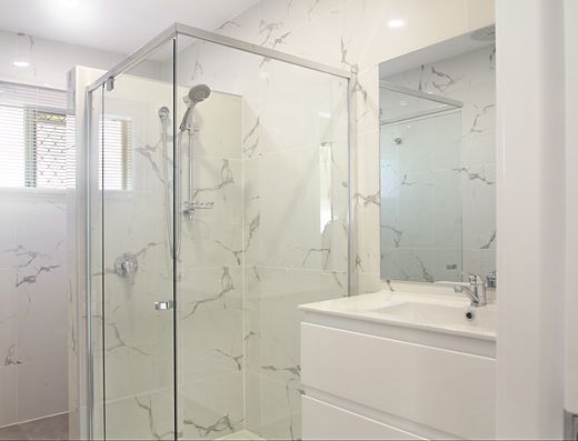 Renovated townhouse close to beach image 7