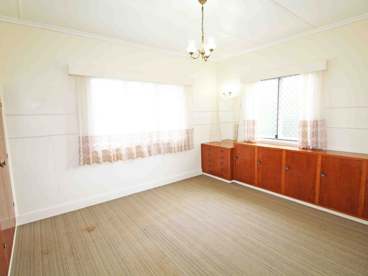 5 Solar Crescent, Atherton