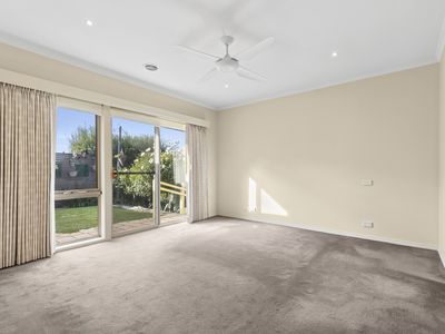 8 Dione Mews, Wandana Heights