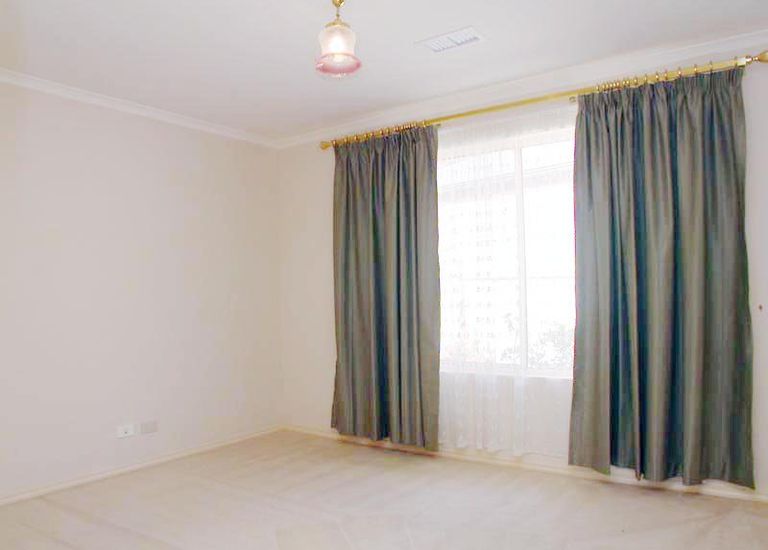 11 Eurunderee Avenue, Seacombe Gardens