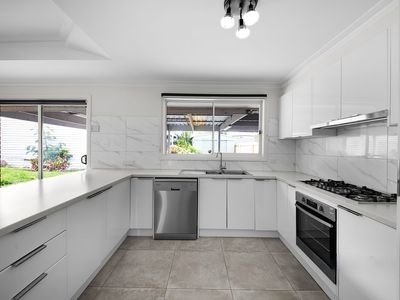 2 Saddington Avenue, Hoppers Crossing