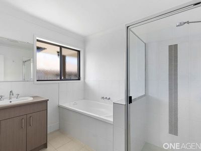 12 Santa Maria Avenue, Urraween