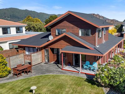 28 De Menech Grove, Avalon