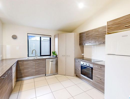 Immaculate Home with Side Access & Short Walk to Town image 7