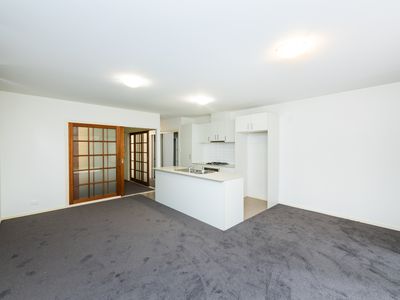 9 / 4 Ross Road, Crestwood