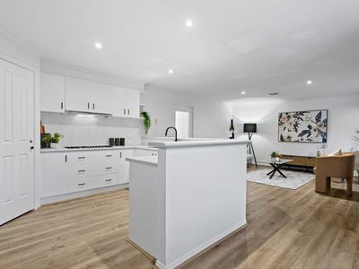 8 Little Acre Cl, Langwarrin