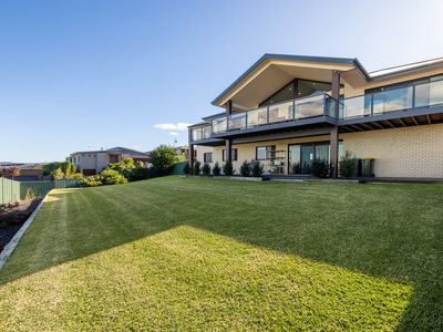 2 Curlew Close, Merimbula