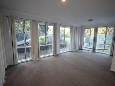 31 Taminga Crescent, Cordeaux Heights