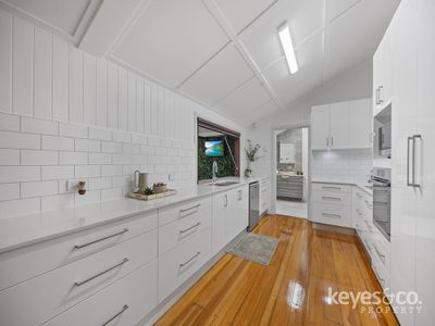 33 Chapman Street, Mysterton