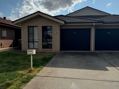 76B Close Street, Parkes