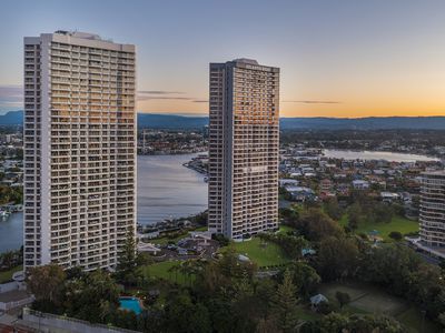 5 / 2 Admiralty Drive, Surfers Paradise