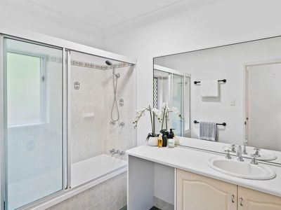 21 Guthrie Close, Bentley Park