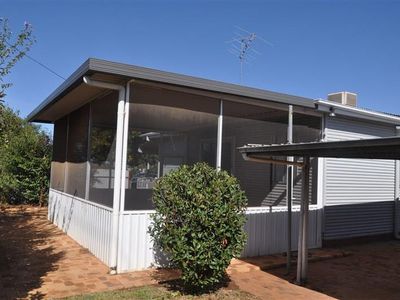 6 Calarie Road, Forbes