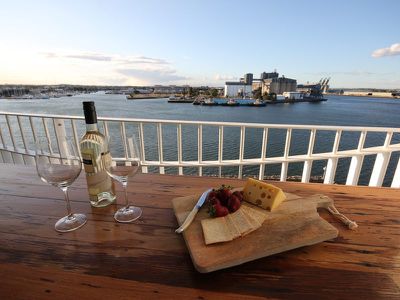 605 / 25 Honeysuckle Drive, Newcastle