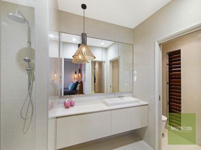 2 Heliconia Court, Mount Louisa