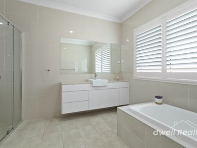 2 TEE CLOSE, Worrigee