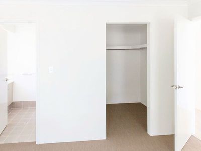 302 Peelwood Parade, Halls Head