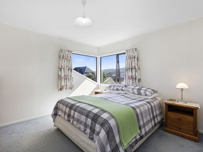 28 De Menech Grove, Avalon