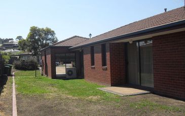 8 Castle Court, Beaconsfield