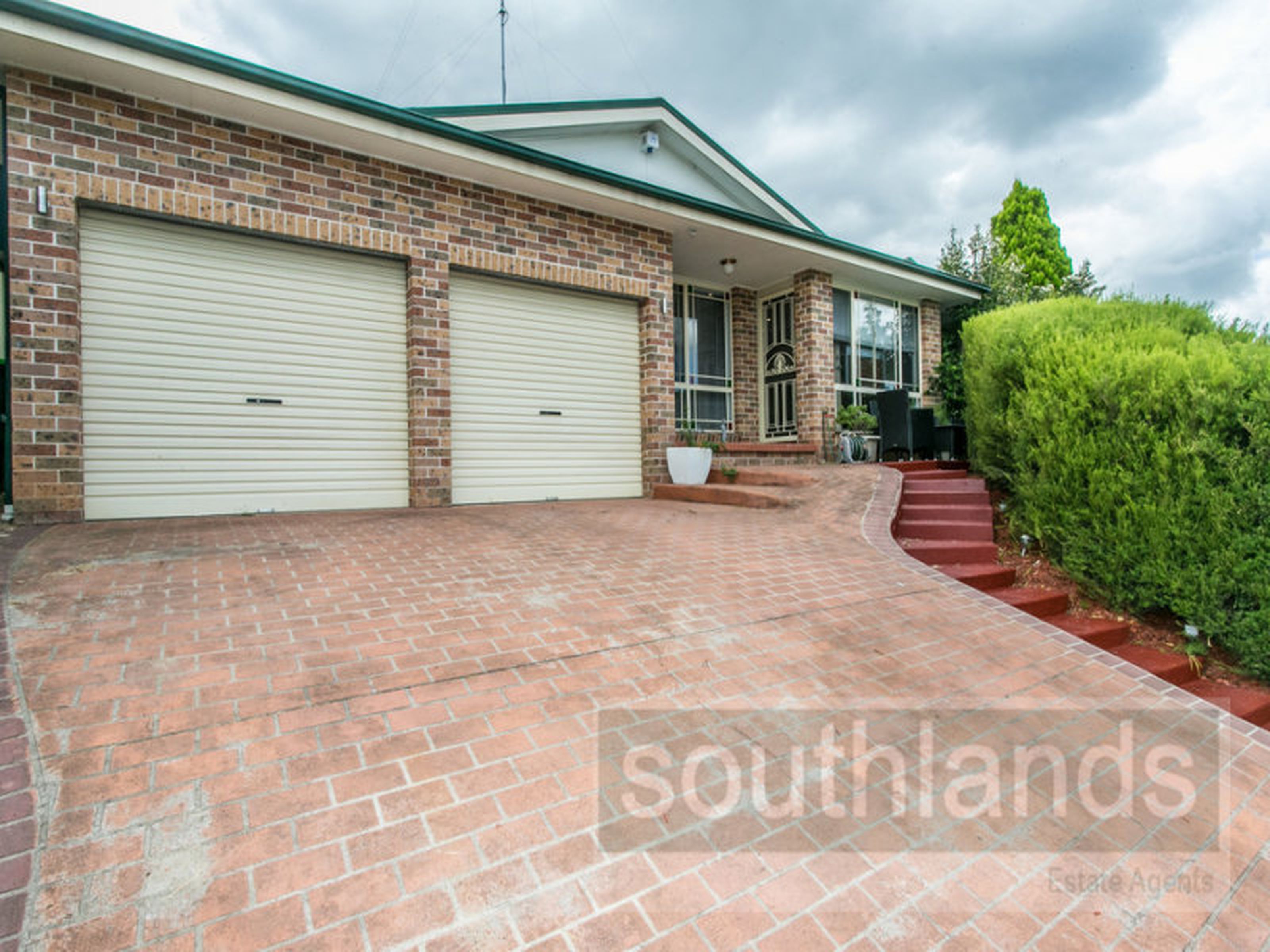 1 Barronfield Drive, GLENMORE PARK