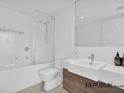 1206 / 27 BOARDWALK BOULEVARD, Mount Coolum